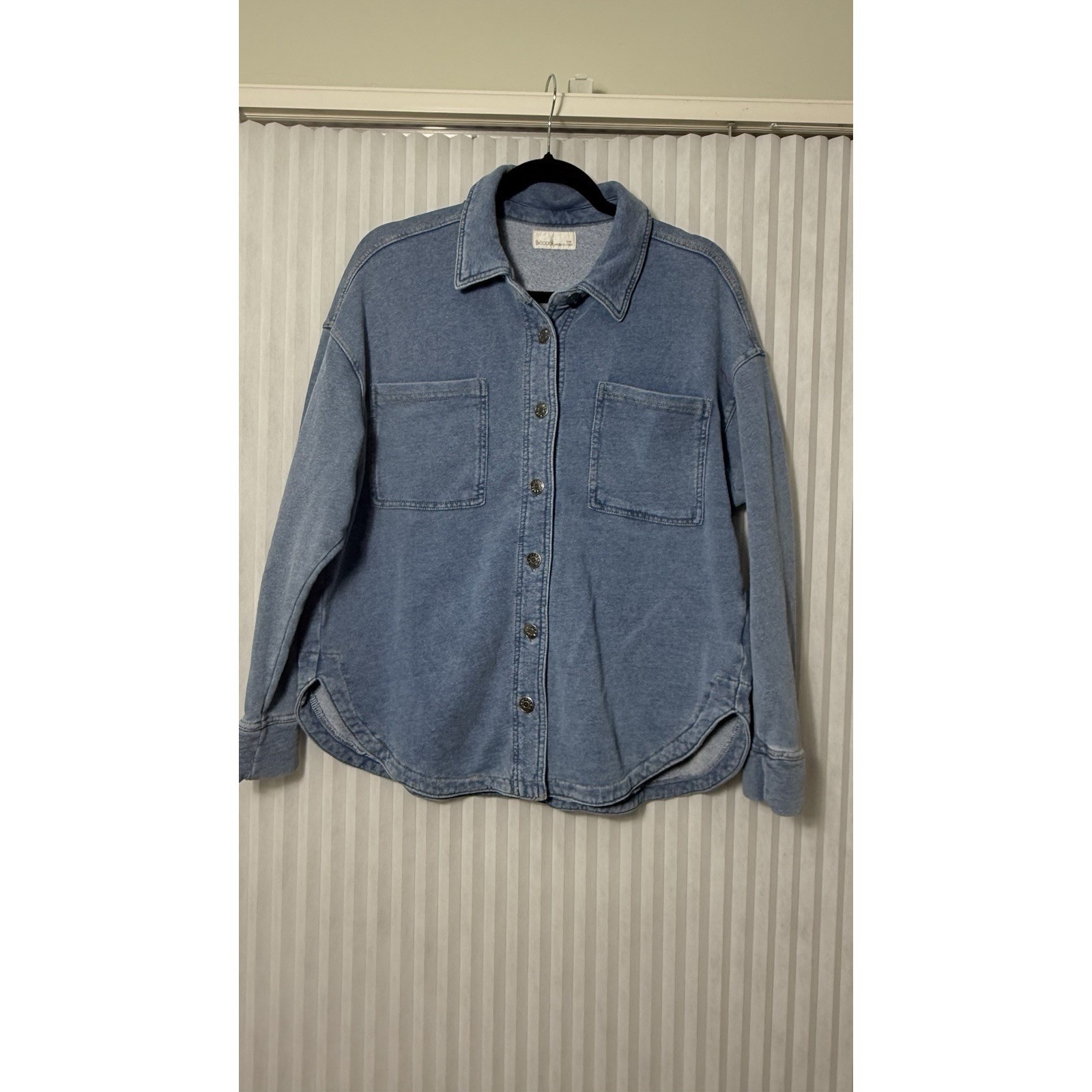 Be Cool Oversized Denim Shirt Light Blue Button Up Long Sleeve M Chest Pockets